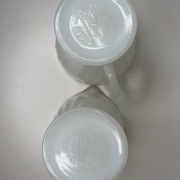 SOLD - Antique Vintage Fire King Creamer and Sugar set - Picture 13 of 14